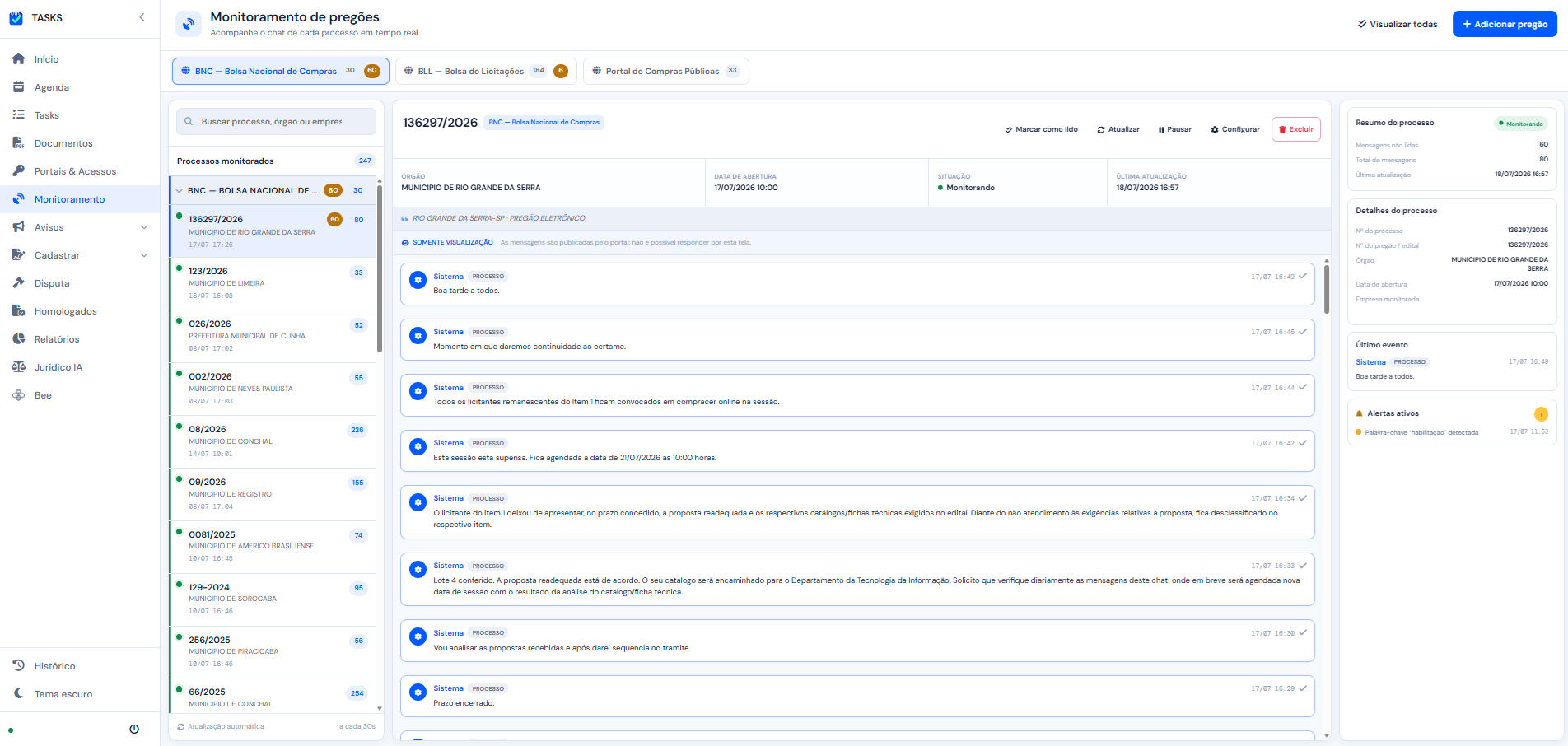 Tela de monitoramento de pregões da Tasks: chat da sessão ao vivo, alertas e contadores por portal